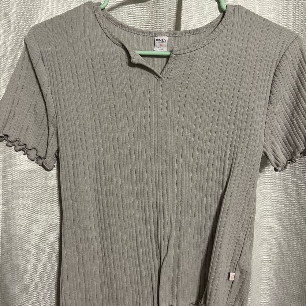 ONLY Women's Gray Ribbed Top